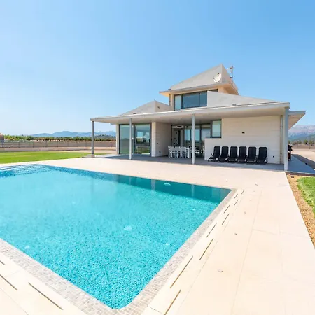Modern Near Platjas De Muro
